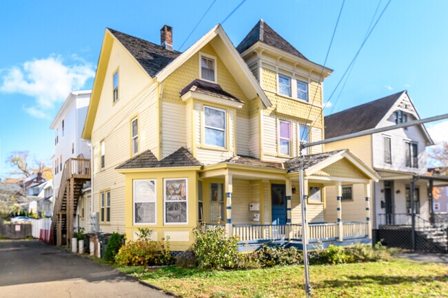 Building Photo - 159 Grove St