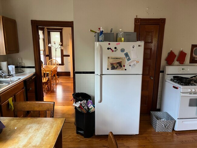 Foto del edificio - 195 College Ave