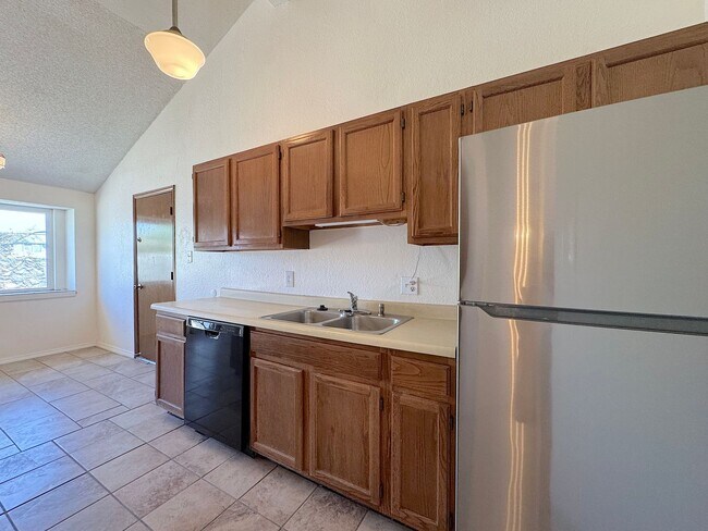 Building Photo - Northeast El Paso 3 Bed 2 Bath