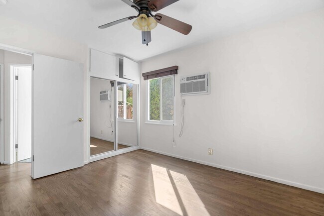 Foto del edificio - 330 W Alameda