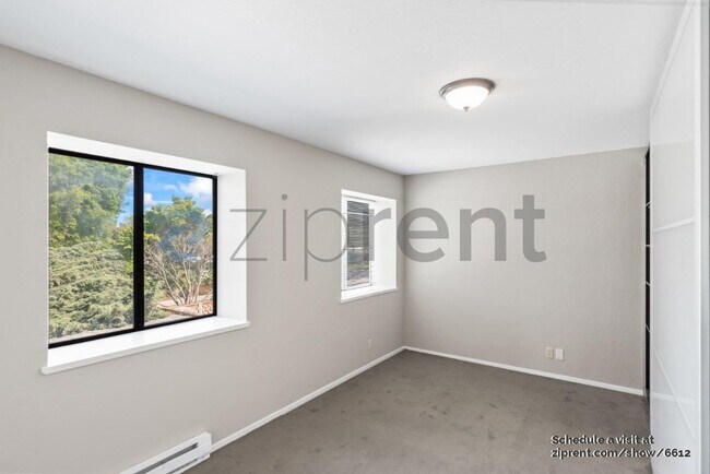 Foto del edificio - 271 Hayes Ave