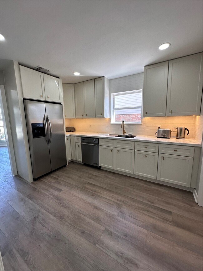 Foto del edificio - 17707 Moss Point Dr