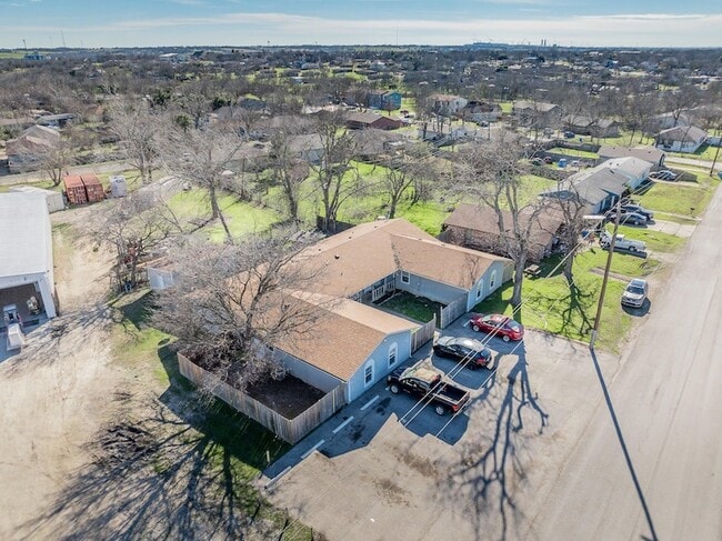 Building Photo - 410 Old Thorndale Rd