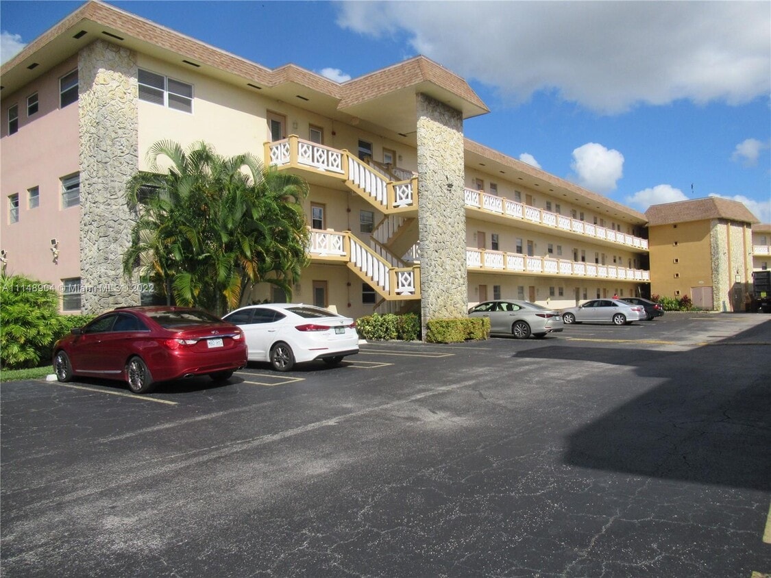 Condo A Vendre Hawaienne Garden Lauderdale Lake 5181 W Oakland Park Blvd Unit 103, Lauderdale Lakes, FL 33313 - Condo for  Rent in Lauderdale Lakes, FL | Apartments.com