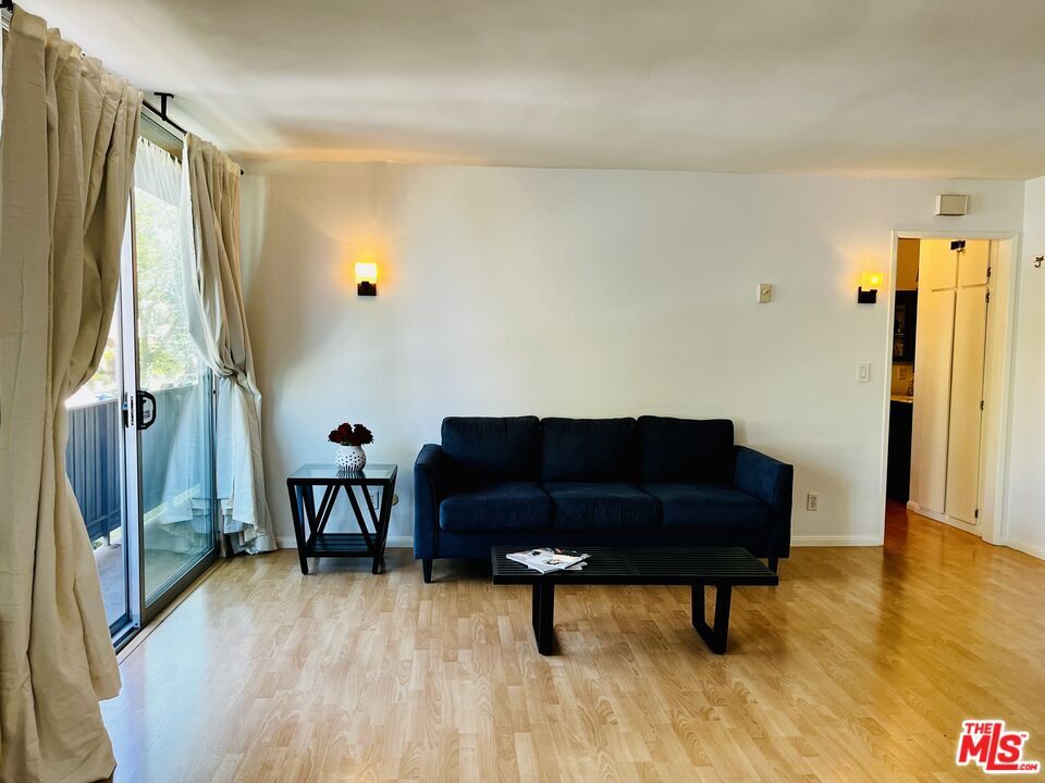 163 Apartments for Rent in Miracle Mile, CA Westside Rentals