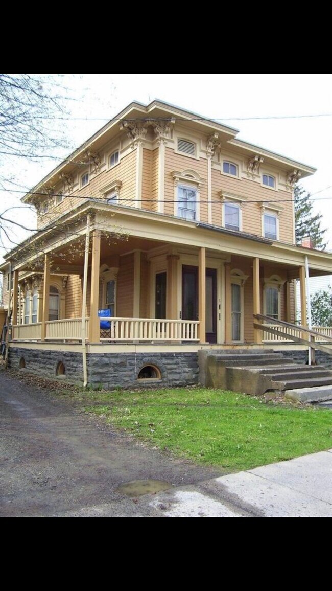 Building Photo - 92 E Main St