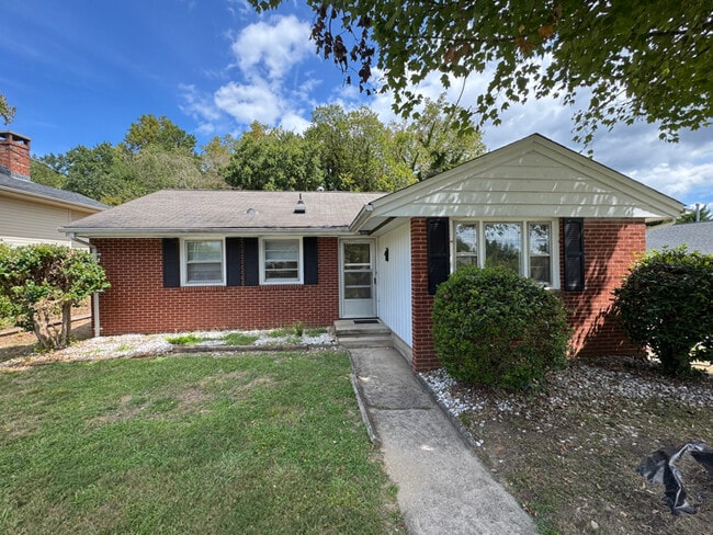 Building Photo - 405 Hampton Dr