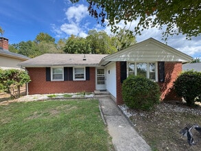 Building Photo - 405 Hampton Dr