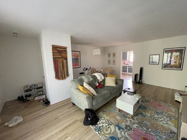 Foto del edificio - 3646 Vinton Ave
