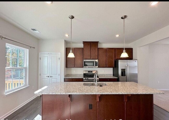 Building Photo - 801 Romeria Dr