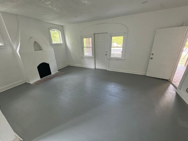 Building Photo - 3716 Beatrice Dr