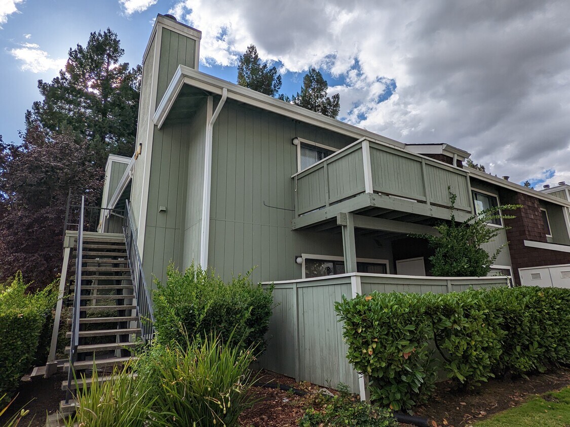 Primary Photo - 202 Compton Cir
