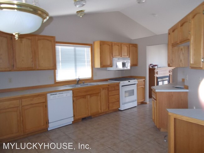 Foto del edificio - 3 br, 2 bath House - 3223 NE Eddie Ct