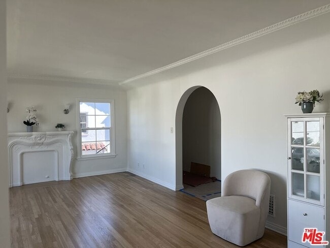 Photo - 4120 S Victoria Ave Apartment