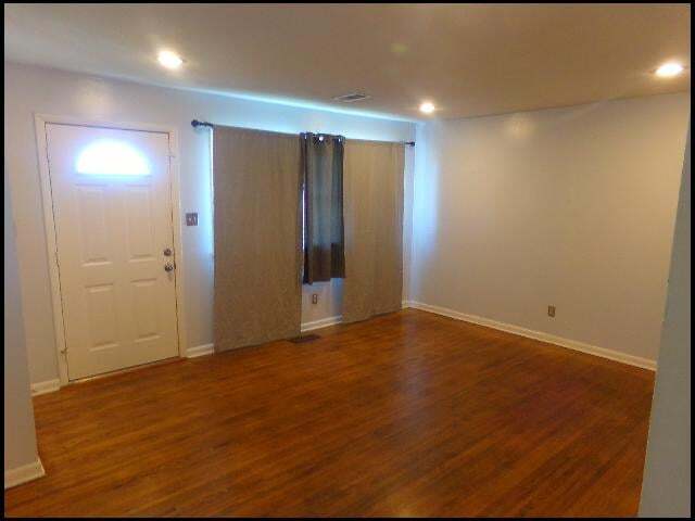 Foto del edificio - 9910 Brooks Ln