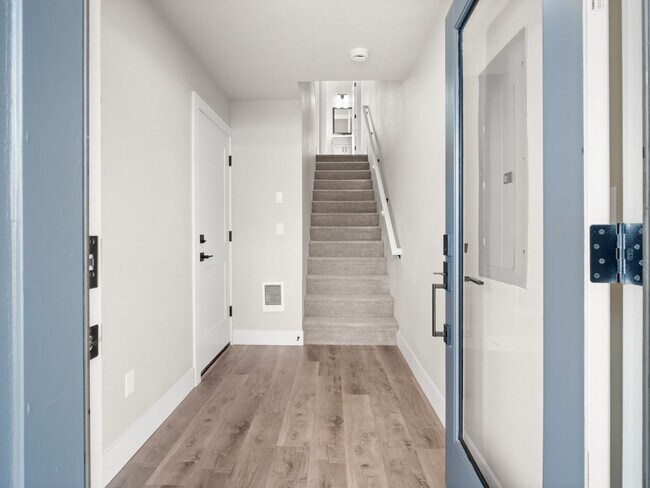Foto del edificio - $500 move-in special! New, new, new! Gorgeous 2-bdrm/2.5-bath duplex townhome w/ garage, W/D, in ...