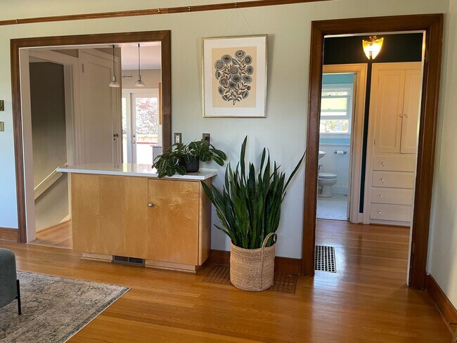 Foto del edificio - Immaculate and Updated Mid Century Home in Whittier Heights