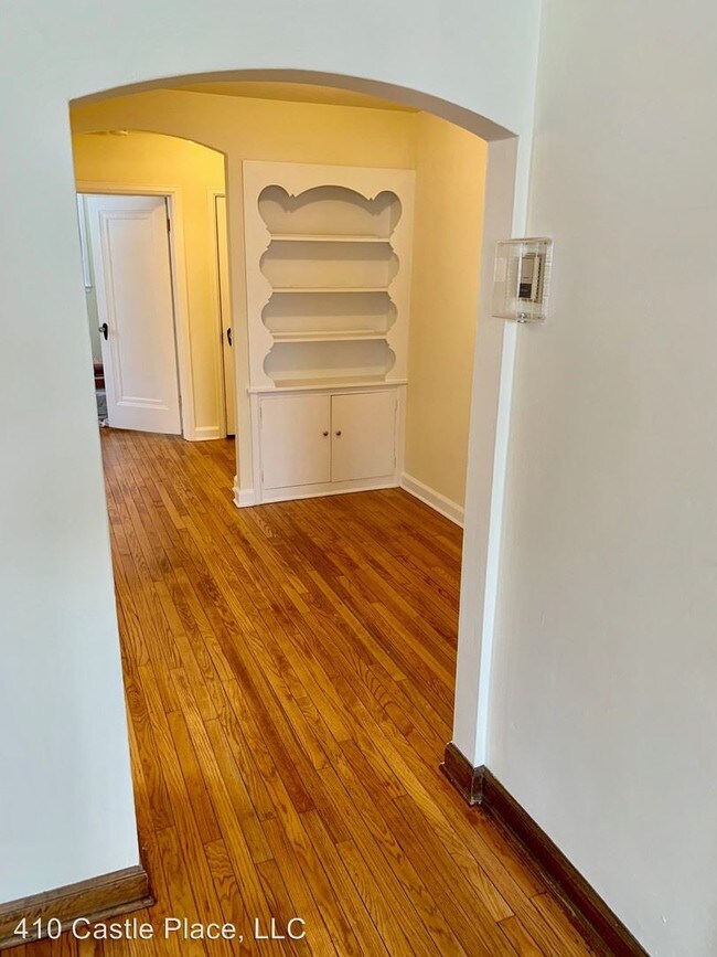 Building Photo - 410 Castle Pl