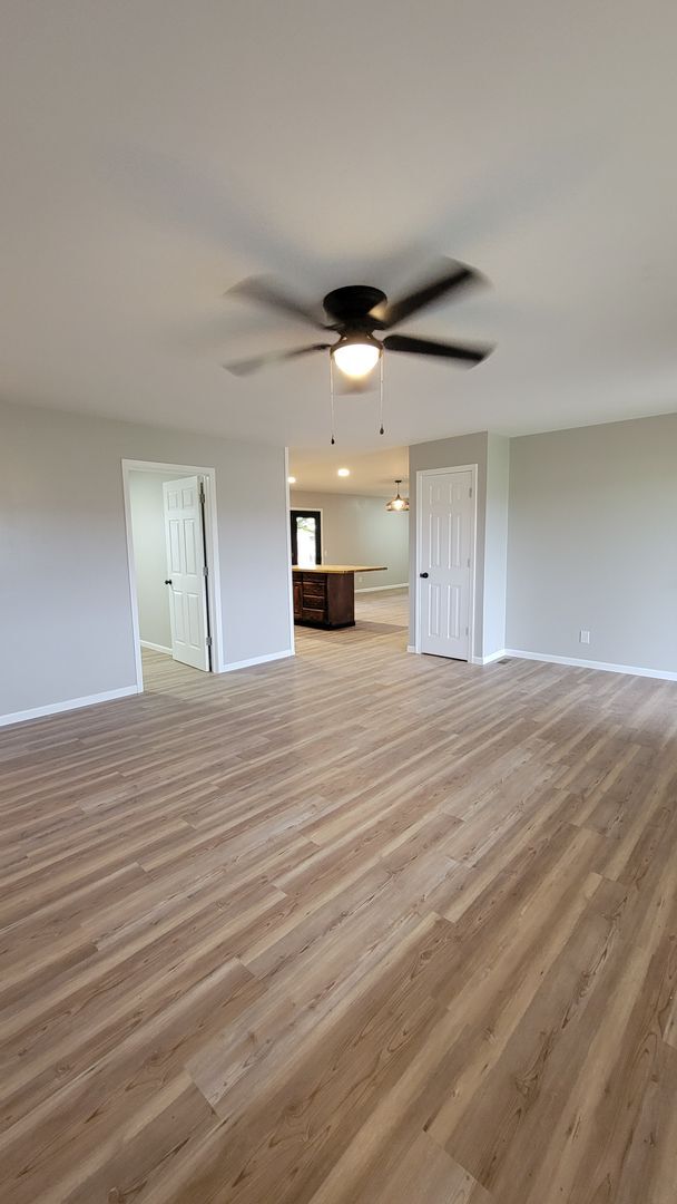 Building Photo - SPACIOUS NEWLY REMODELED 3 Bedroom | 1.5 B...