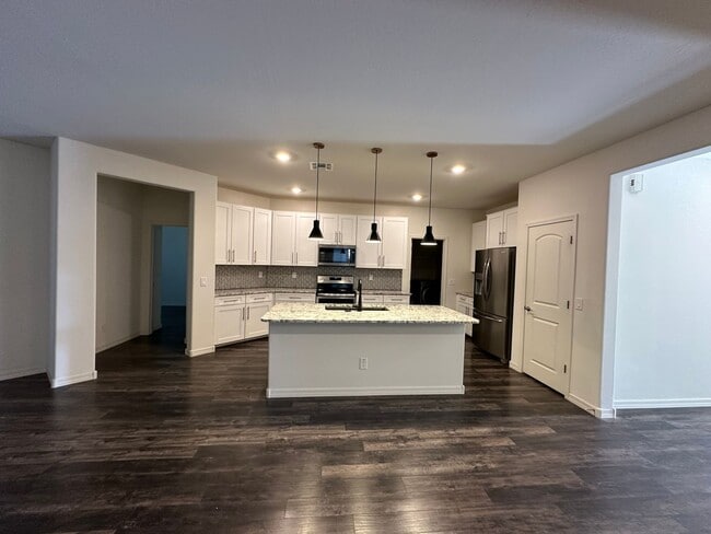 Building Photo - 3 BEDROOM HOME IN DESERT OASIS IN SURPRISE