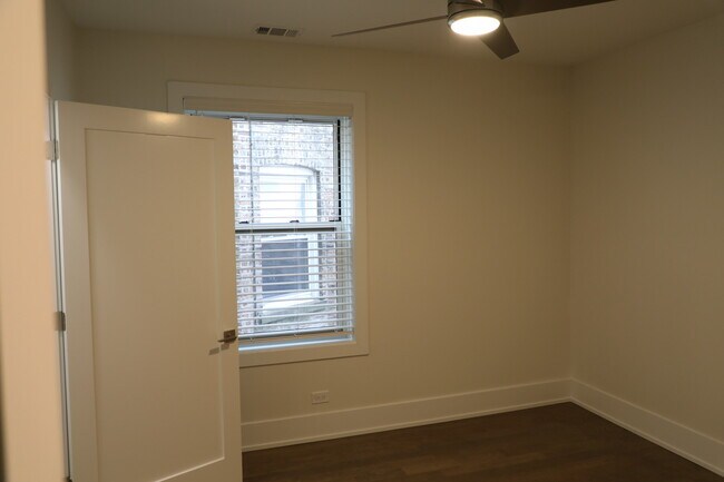 Foto del edificio - 4930 N Washtenaw Ave