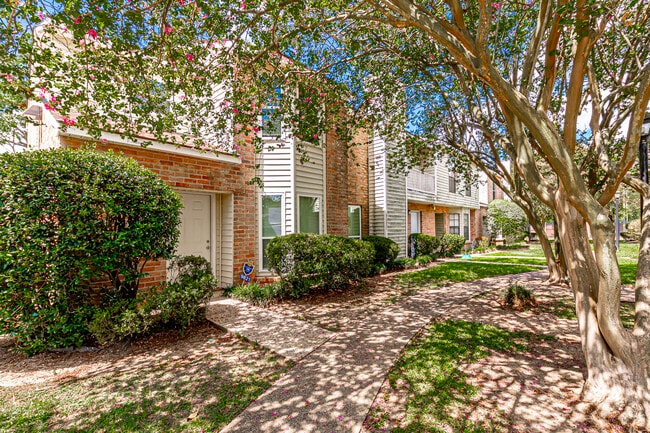 Building Photo - 9821 Siegen Ln