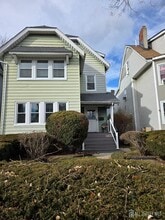 Building Photo - 473 N Grove St