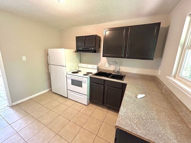 Foto del edificio - 3902 Buttercup Dr SW