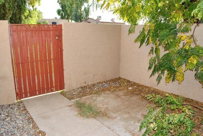 Building Photo - 5039 N 40th Ave