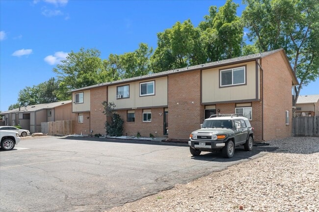 Building Photo - 1736 Palm Dr