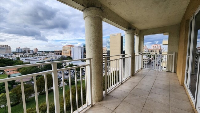 Foto del edificio - 2351 Douglas Rd