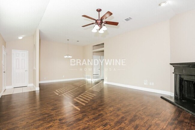 Building Photo - 4804 St Thomas Pl