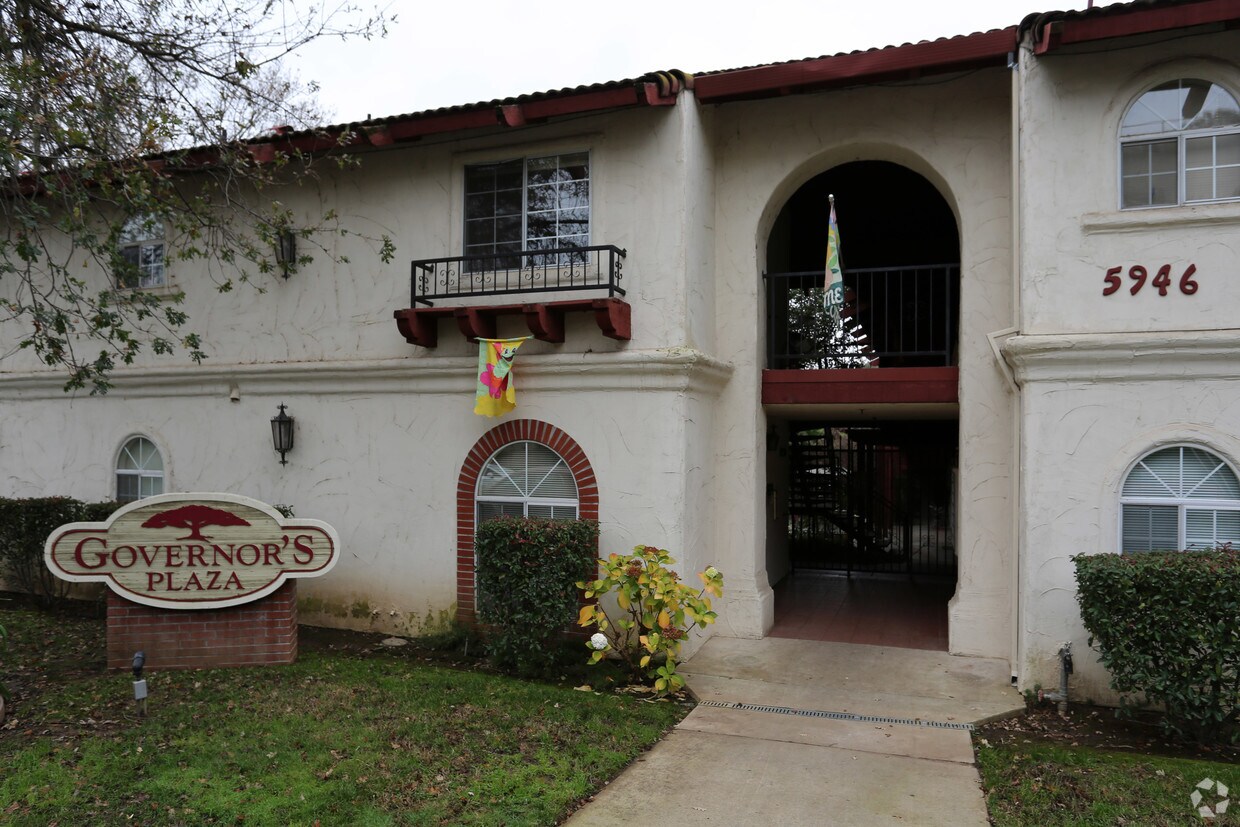 Foto del edificio - Governor's Plaza Apartments