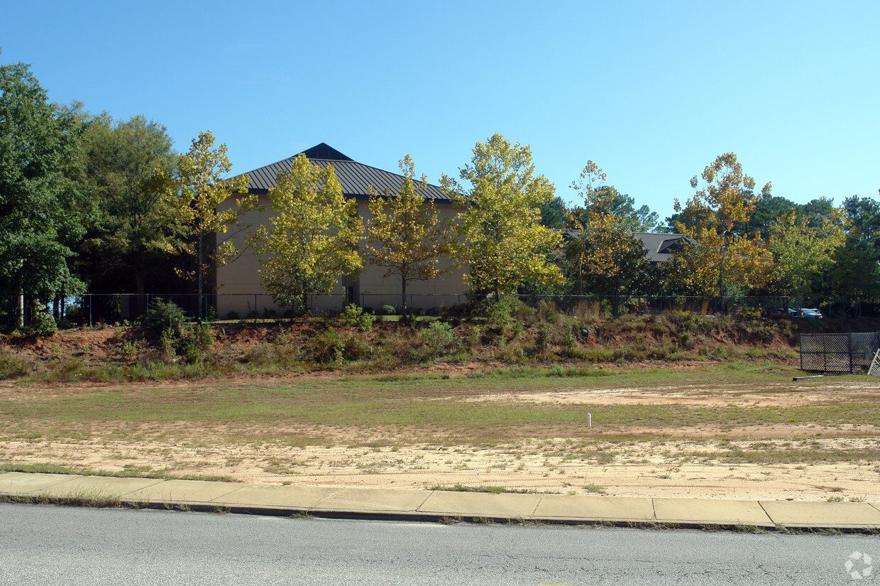 Building Photo - Creekside Village Apartments