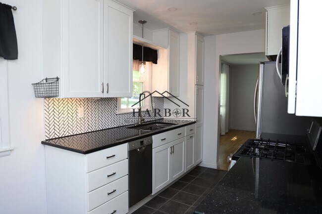 Foto del edificio - 406 18th Ave SW