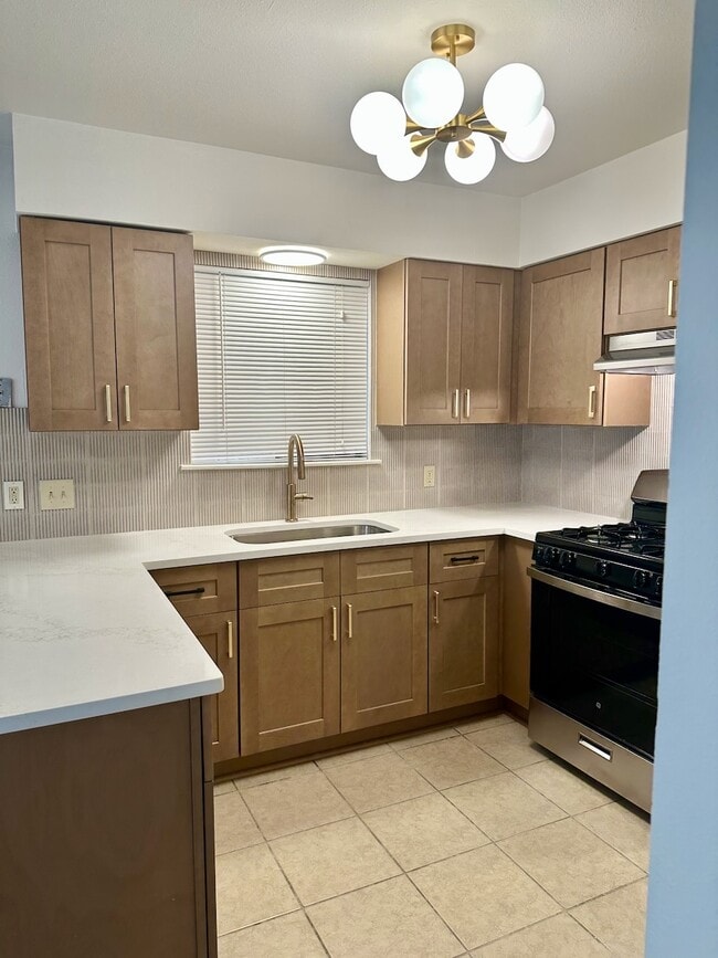 Kitchen - 1302 Thornridge Rd