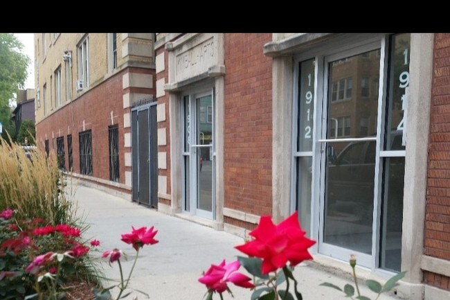 Building Photo - 1908 N Kimball Ave