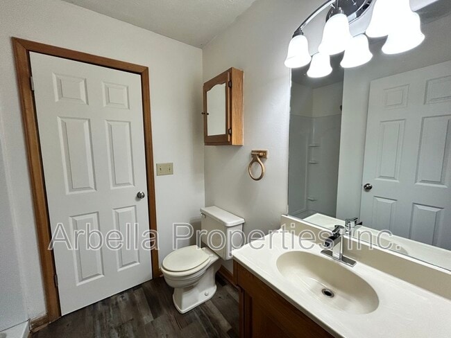 Building Photo - 1045 Surmont Ct