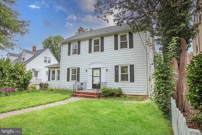 Foto del edificio - 119 Linden Ln