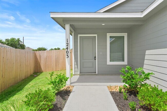 Foto del edificio - 12403 Wild Strawberry Rd