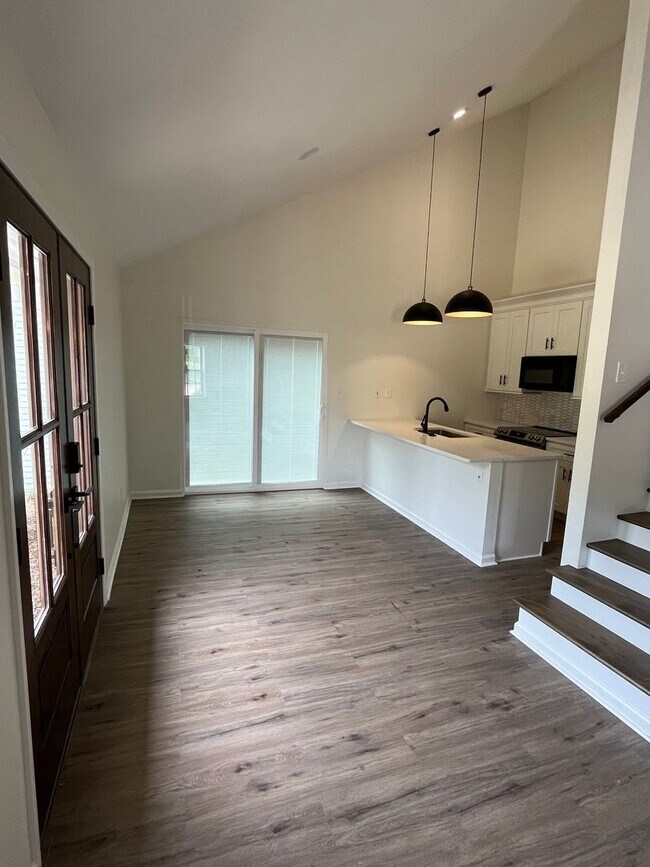 Building Photo - 3 Bed 3 Bath Condo Located in Golf Club Gated Community