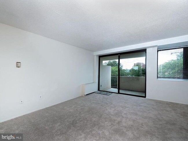 Building Photo - 4141 N Henderson Rd