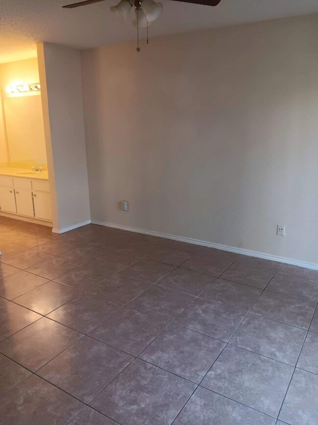 Foto del edificio - 11941 Bob White Dr