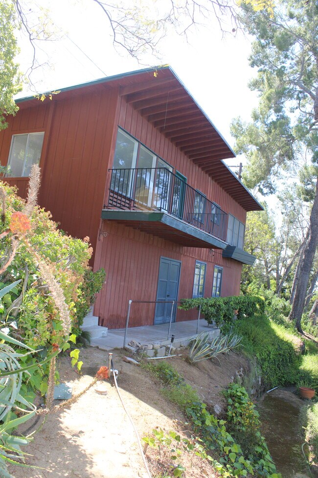 Foto del edificio - 934 Highline Rd