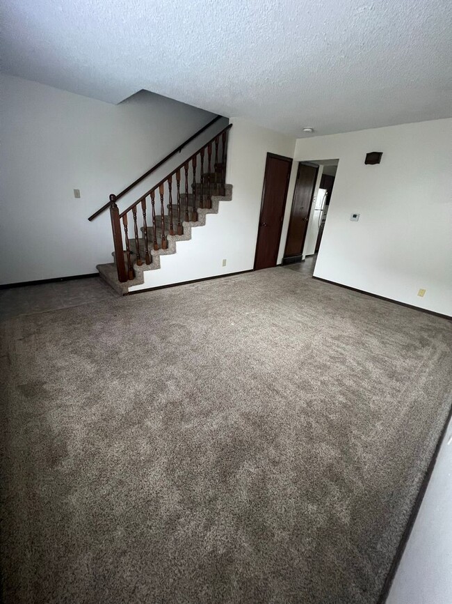 Building Photo - 509 Elm Ave
