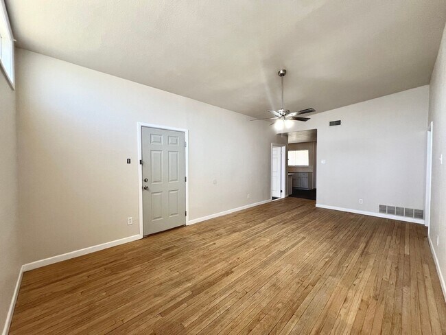 Building Photo - 4 Bedroom Located Near Elementary!