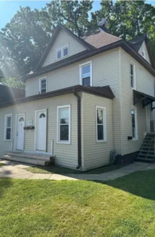 Building Photo - 902 3rd Ave N