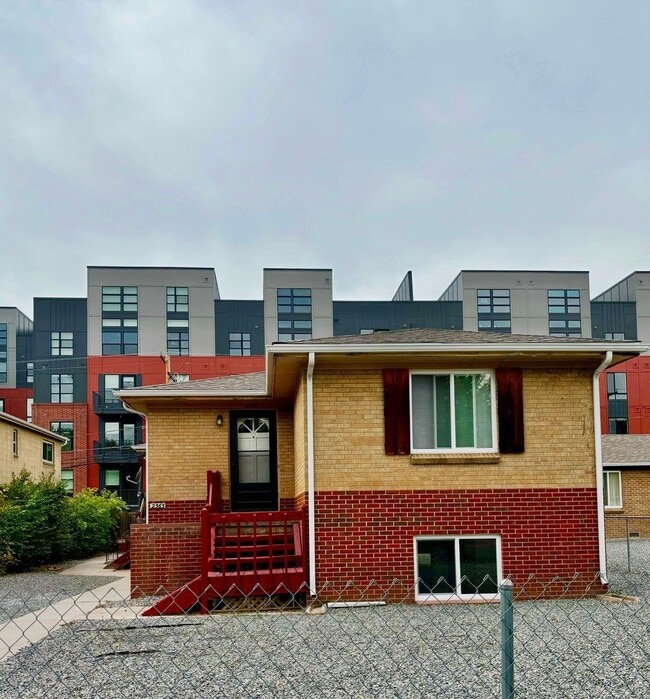 Photo - Prime Location! 1BR Bungalow Near DU, Ligh... Apartment