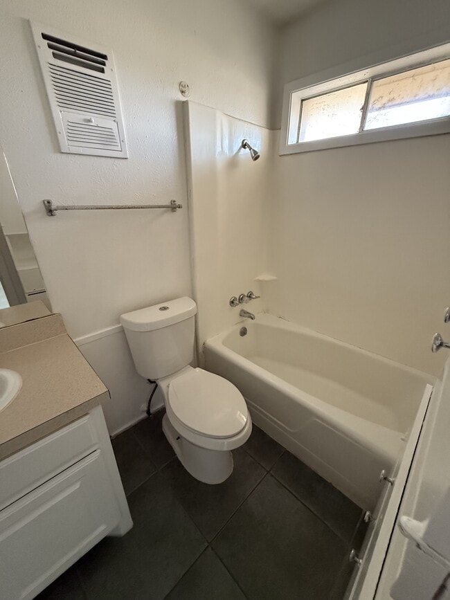 Foto del edificio - 3025 Lourdes St