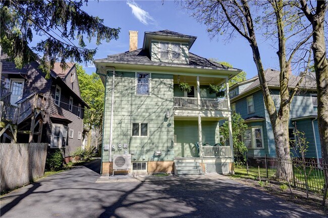 Foto del edificio - 38 Cornell St